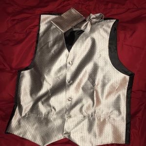 Men’s gray vest with  bowtie and pocket square